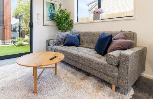 Addington Apartment | Explore Addington and CBD 1 bed w/carpark