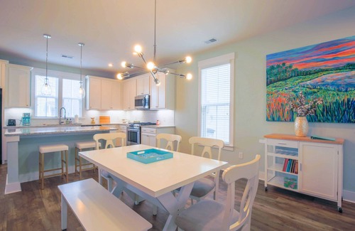 North Charleston House | Explore Charleston & Its Beaches From This Dog Friendly, Two Story Home Within Park Circle