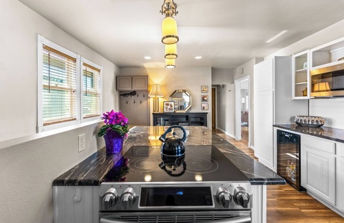 Regis House | Explore CO - Epic Mountain views/central/hot tub