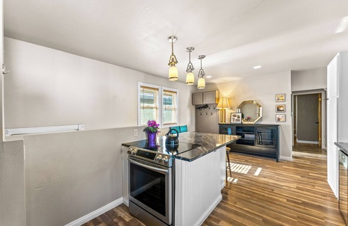Regis House | Explore CO - Epic Mountain views/central/hot tub