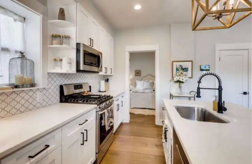 Berkeley House | EXPLORE CO-Gorgeous unit for 4. Super central.