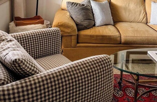 Dallas House | Explore DT: Cozy Niche, Ideal for Extended Stays