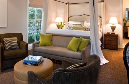 Yountville House | Explore Nearby Domaine Chandon Winery! Heated Outdoor Pool, Pets are Welcome