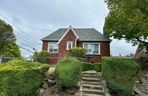 North Beacon Hill House | Explore the Pacific Northwest! Ultimate location. Unit B, 1st floor.