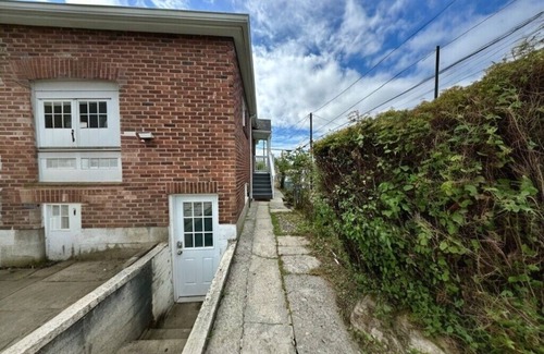 North Beacon Hill House | Explore the Pacific Northwest! Ultimate location. Unit B, 1st floor.
