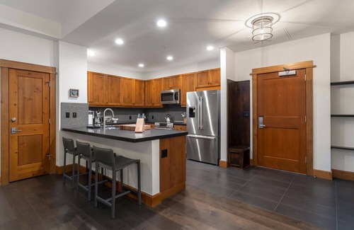 Truckee Condo | Explore the stunning Northstar mountain and unwind after in the serene hot tubs!