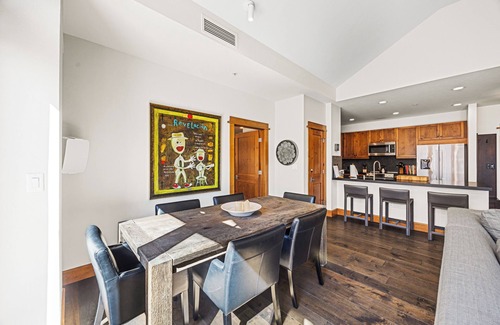 Truckee Condo | Explore the stunning Northstar mountain and unwind after in the serene hot tubs!