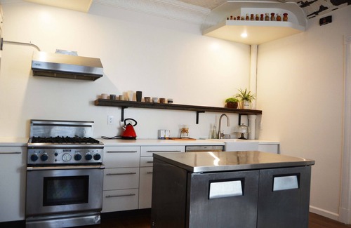 Kingston House | Explore Uptown Kingston from the Historic Bau Guesthaus