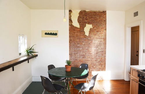 Kingston House | Explore Uptown Kingston from the Historic Bau Guesthaus