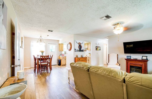 Brooksville House | Explore Weeki Wachee Springs: Pet-Friendly Home