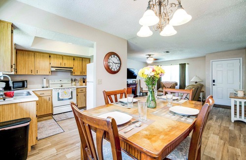 Brooksville House | Explore Weeki Wachee Springs: Pet-Friendly Home