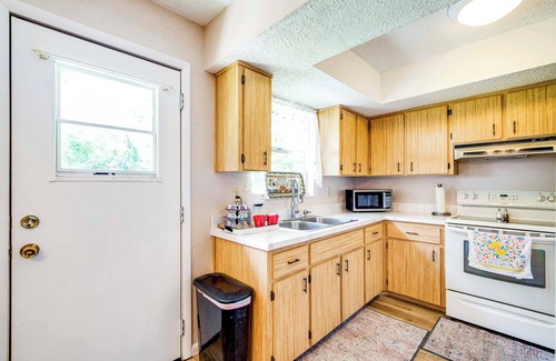 Brooksville House | Explore Weeki Wachee Springs: Pet-Friendly Home