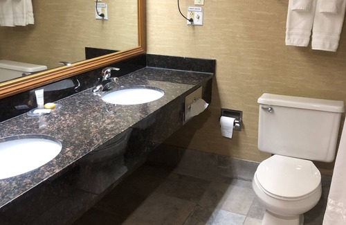 Winona Hotel | Express Suites Riverport Inn & Suites