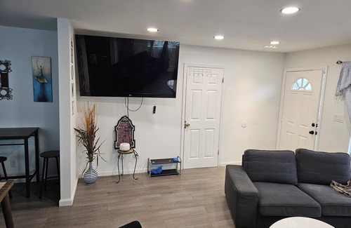 East New York Apartment | Expuiste, charming 2-bedroom apartment with AC, WiFi in beautiful ENY Brooklyn