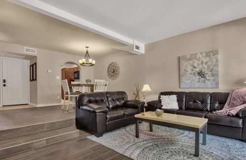 Scottsdale Ranch House | Exquisite 2 Bed/2.5 Bath Venetian in Scottsdale Ranch Condo