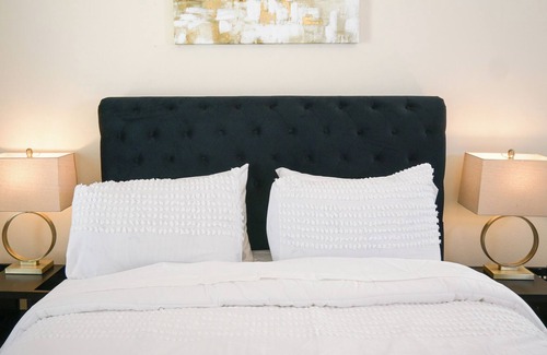 Charlotte House | Exquisite 3 Bedroom house in a quiet cul de sac , 10 mins from uptown Charlotte