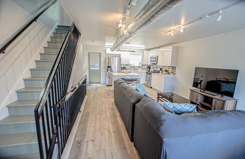 South Side Flats House | Exquisite 4Bed/3.5Bath Home W/Garage +Rooftop Deck