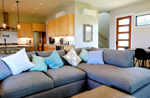 Hampstead House | Exquisite 4BR, Boater's Dream, Private Dock!