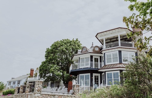 Macatawa House | Exquisite Beach front Home