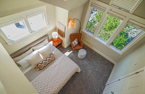 Atlantic House | Exquisite Central Townhome with Spacious Loft and Gourmet Kitchen