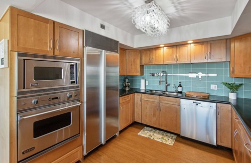 Greenbriar House | Exquisite City Views