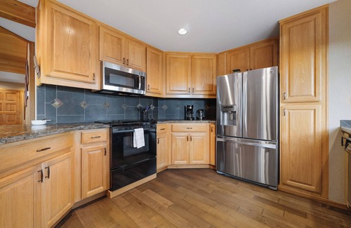 Truckee Cabin | Exquisite Dog Friendly Northstar Home on Shuttle Route w/Private Hot Tub & HOA Amenity Access!