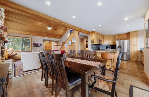 Truckee Cabin | Exquisite Dog Friendly Northstar Home on Shuttle Route w/Private Hot Tub & HOA Amenity Access!