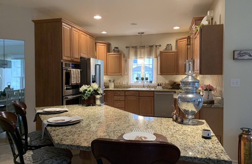 Saratoga Springs House | Exquisite Estate-Saratoga Springs Ny Home with a Pool and Hot Tub