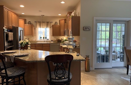Saratoga Springs House | Exquisite Estate-Saratoga Springs Ny Home with a Pool and Hot Tub