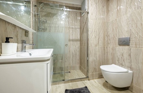 Osmanbey Apartment | Exquisite Flat with Central Location in Nisantasi