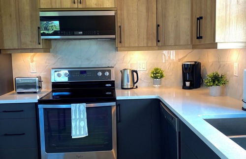Southeast Edmonton Apartment | Exquisite Guest House