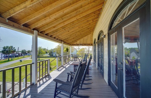 Lake Charles House | Exquisite Lake Charles Gem - Waterfront Views
