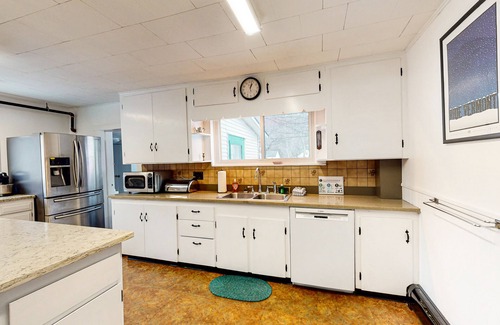 Hancock House | Exquisite lodge with game room, sauna, firepit, & washer/dryer