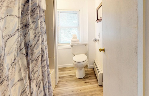 Hancock House | Exquisite lodge with game room, sauna, firepit, & washer/dryer