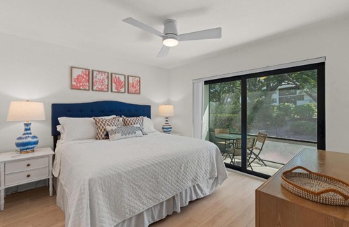 Park Shore House | Exquisite Luxury First Floor Condo - Easy Walk to Amenities