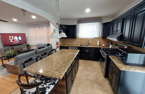 Rhawnhurst House | Exquisite Modern location- King beds.