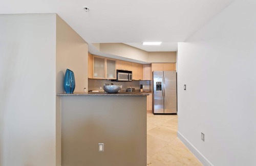 Sunny Isles Beach Condo | Exquisite Oceanfront 2-bedroom condo with wraparound balconay in Sunny Isles