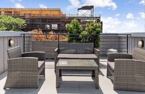 South Philadelphia House | Exquisite Philly Home - Roofdeck! Huge Spa Shower!