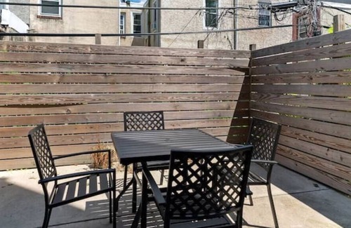 South Philadelphia House | Exquisite Philly Home - Roofdeck! Huge Spa Shower!