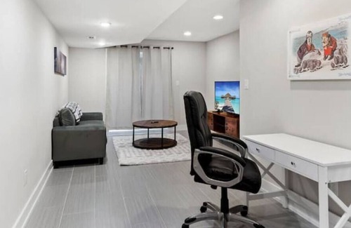 South Philadelphia House | Exquisite Philly Home - Roofdeck! Huge Spa Shower!