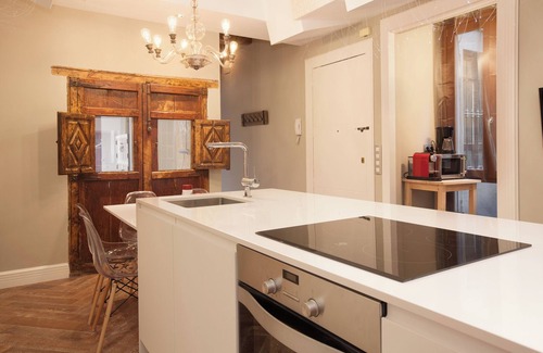 La Ribera Apartment | Exquisite Renovated Flat With Lots Of History At The Core Of Barcelona 3 BR 3BTH