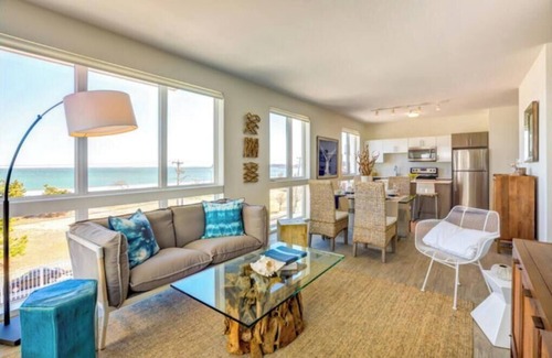 Revere Apartment | Exquisite stay across the ocean