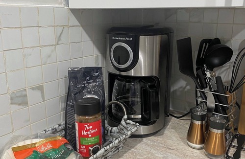 Evanston Apartment | Exquisite Studio close to Airport and amenities!