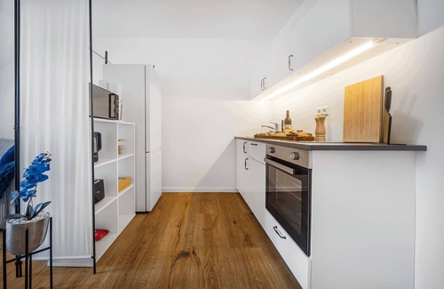 Suedviertel Apartment | Exquisite Superior Suite Near MESSE/CENTER/RÜ/GRUGA/EVONIK/EON