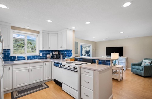 Rockaway Beach House | Exquisitely Maintained Cottage Inside and Out, Open Layout, One Block to Beach, *Pet Friendly*