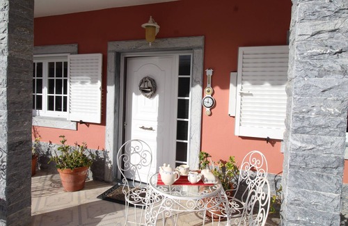Barril de Baixo House | Extended family having a good time house.
