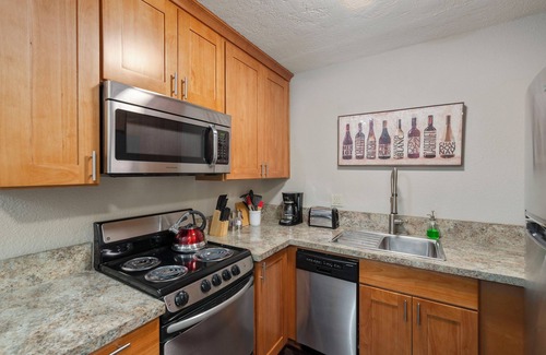 McMinnville Apartment | Extended Stay 1BR Apt Steps to Wine-Dine-Pubs + Dog Friendly #3
