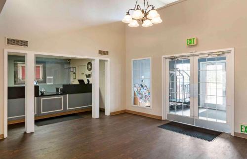 Waldron Hotel | Extended Stay America Suites - Kansas City - Airport - Tiffany Springs