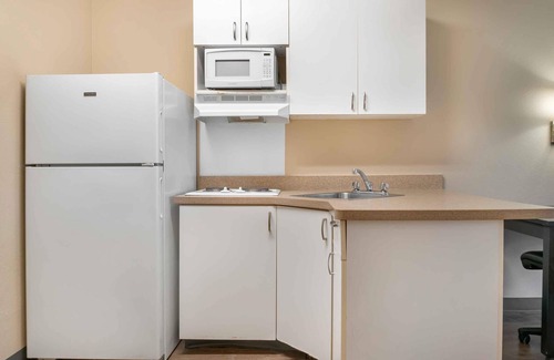 Roseville Hotel | Extended Stay America Select Suites - Detroit - Roseville