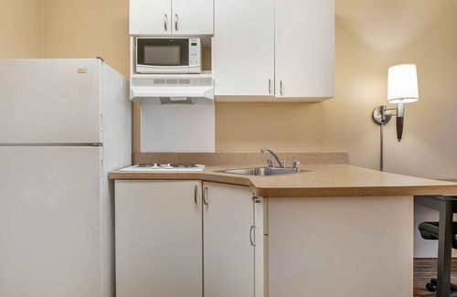 Roseville Hotel | Extended Stay America Select Suites - Detroit - Roseville